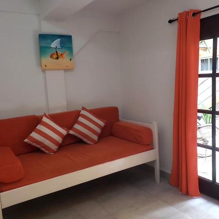 Beach Club Budget Rooms At Popeyes Caye Caulker Esterno foto