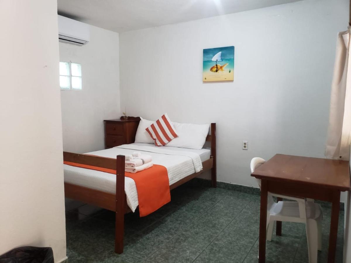 Beach Club Budget Rooms At Popeyes Caye Caulker Esterno foto