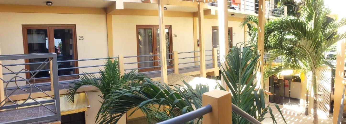 Beach Club Budget Rooms At Popeyes Caye Caulker Esterno foto