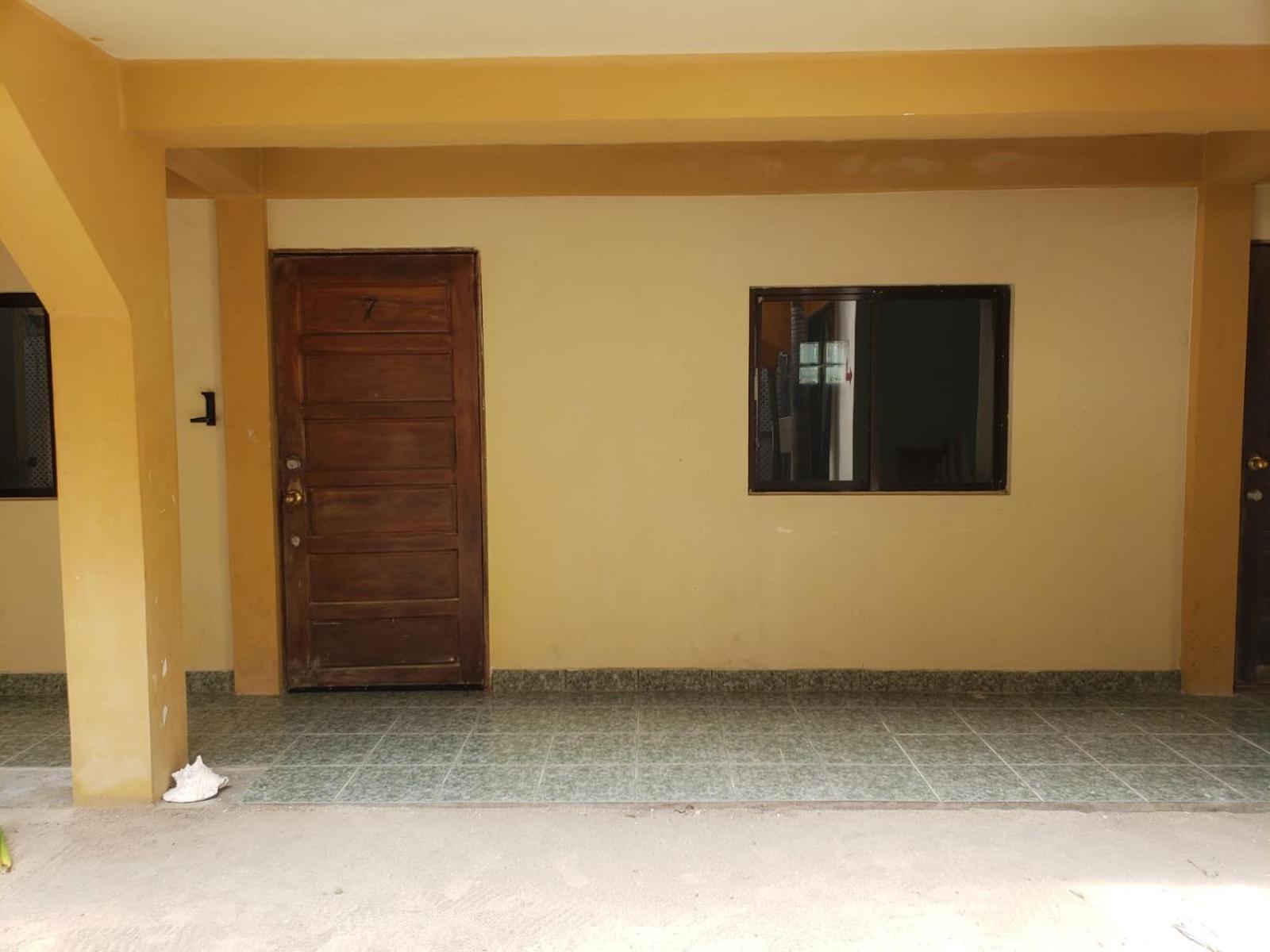 Beach Club Budget Rooms At Popeyes Caye Caulker Esterno foto
