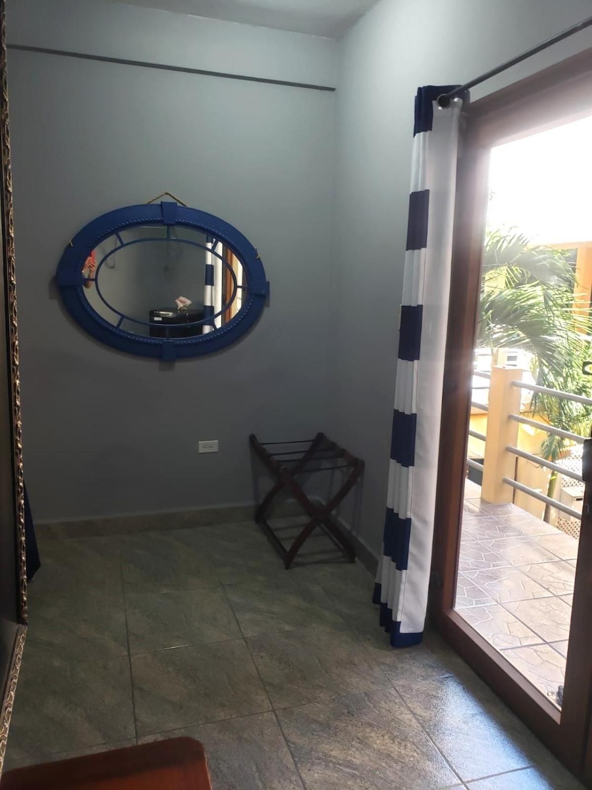 Beach Club Budget Rooms At Popeyes Caye Caulker Esterno foto