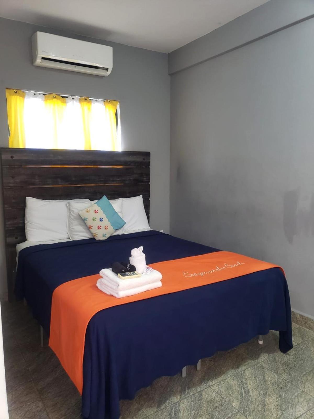 Beach Club Budget Rooms At Popeyes Caye Caulker Esterno foto