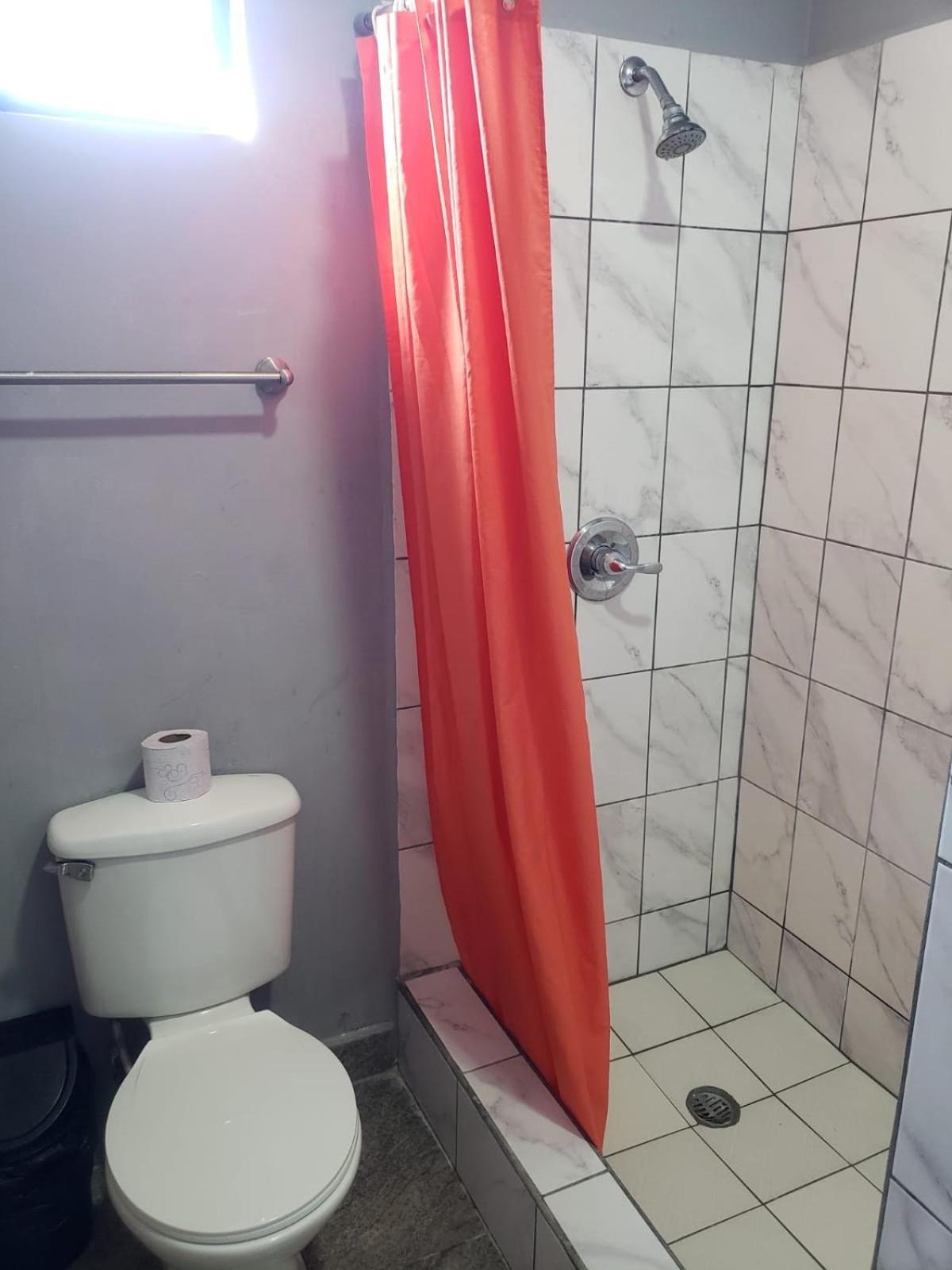 Beach Club Budget Rooms At Popeyes Caye Caulker Esterno foto