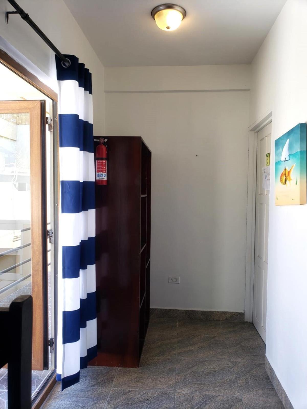 Beach Club Budget Rooms At Popeyes Caye Caulker Esterno foto