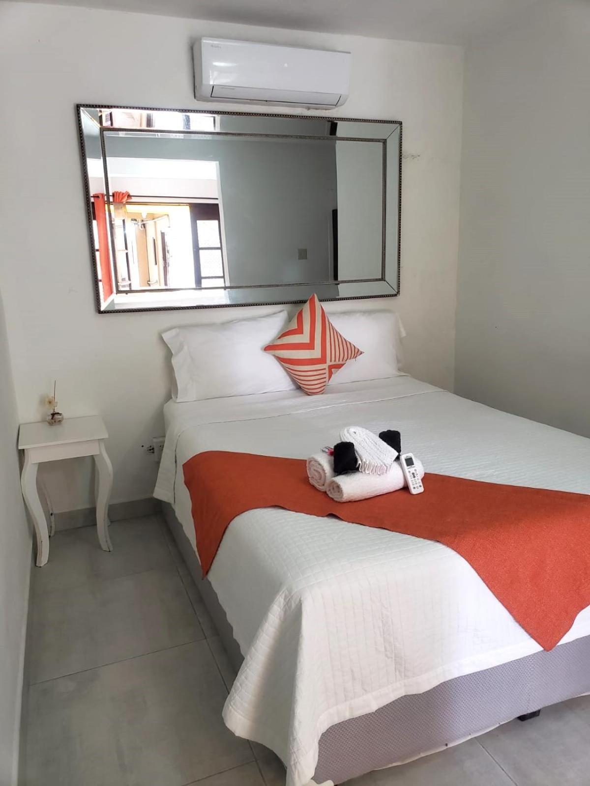 Beach Club Budget Rooms At Popeyes Caye Caulker Esterno foto