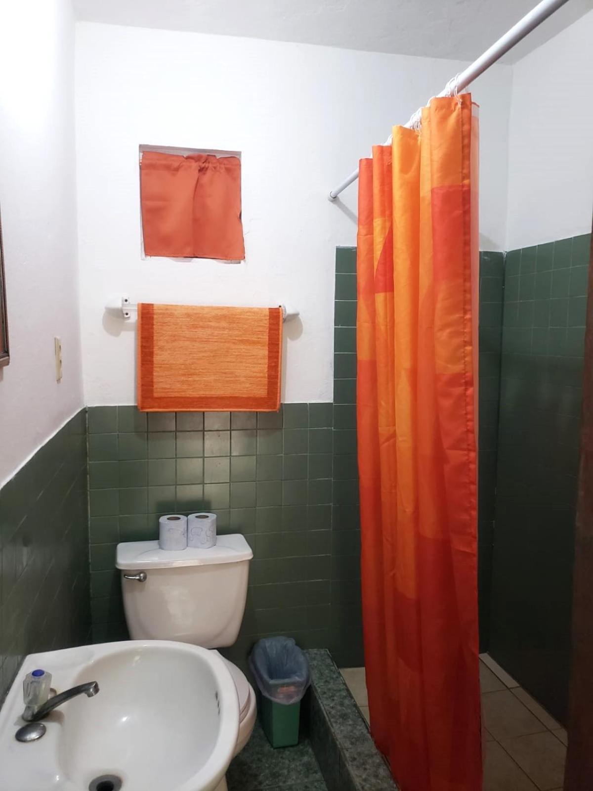 Beach Club Budget Rooms At Popeyes Caye Caulker Esterno foto